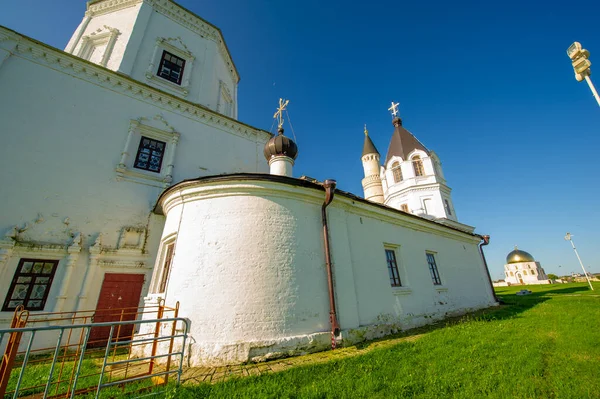 聖母マリア教会は ブルガリア博物館の建築と歴史的複合体のイスラム教の宗教的な場所の近くに位置しています — ストック写真