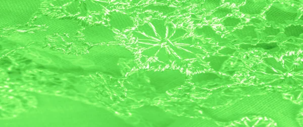 Bahar yeşili ipek ve dantel pelerinler. Pürüzsüz yeşil ipek ya da lüks saten soyut bir arkaplan olarak kullanılabilir. Arkaplan dokusu, kartpostal şablonu