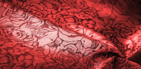 Çiçek desenli kırmızı ipek kumaş, güzel görünüş, eşsiz parlaklık kabartmalı desen, bileşik tekstil. rahatlama deseni