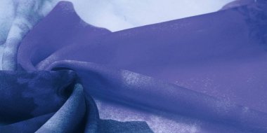 İpek kumaş, mavi ve beyaz çiçekli kadın eşarbı. Muhteşem tasarım çekici arkaplan görüntülerine dayanır. Desen arkaplan, desen, kartpostal