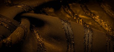 Koyu çizgili kahverengi ipek kumaş. Altın tonlarında soyut ipek tonlar. Kumaşta eski model. Arkaplan dokusu, dekoratif süs