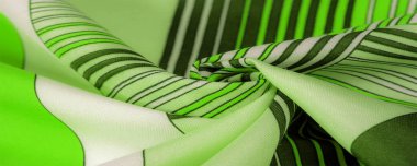 İpek kumaş, geometrik kesişim çizgileri, farklı tonlarda düz çizgilerin yeşil ve beyaz deseni, geometrik desen, doku