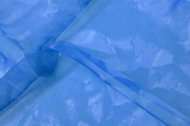 Mavi ipek kumaş, gök mavisi ipekten soyut bir arkaplan. Kumaşlı kumaş. Uzayı kopyala Tasarım elemanı. Sevgililer Günü. Doku deseni, süs, arkaplan