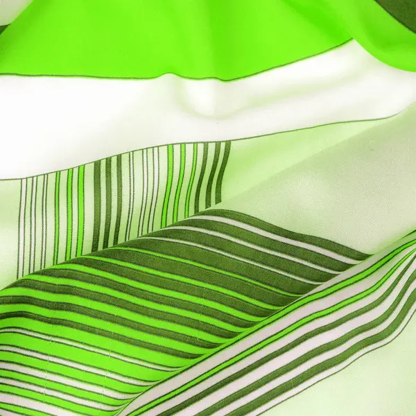 İpek kumaş, geometrik kesişim çizgileri, farklı tonlarda düz çizgilerin yeşil ve beyaz deseni, geometrik desen, doku