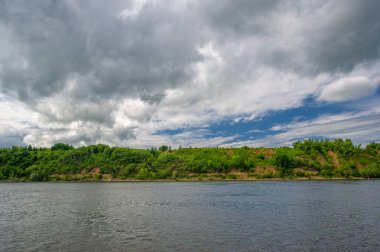 Gün ışığında güzel yaz manzarası