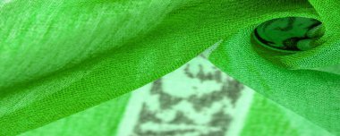 Kumaş üzerindeki soyut desen, büyük örgülü iplik, yeşil-beyaz çizgiler, projeleriniz için bu kumaş. Doku, arkaplan 