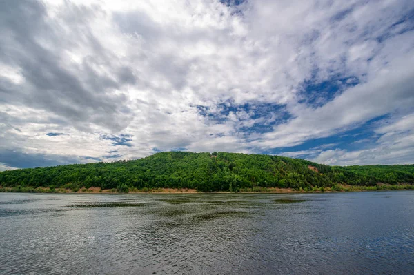 Gün ışığında güzel yaz manzarası