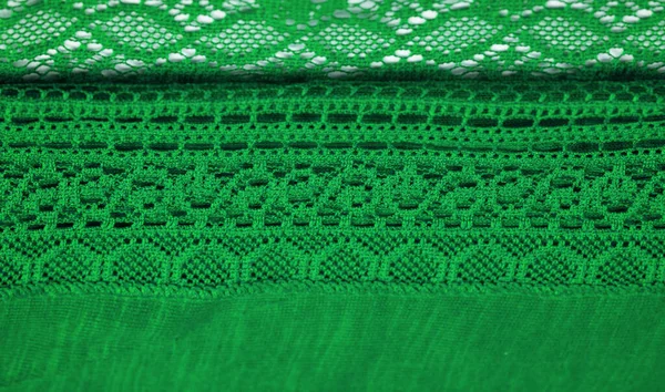 Πράσινο Πλεκτό Δαντελωτό Τριγωνικό Κασκόλ Σάλι Φθινοπωρινό Χειμωνιάτικο Κασκόλ Κουκούλα — Φωτογραφία Αρχείου