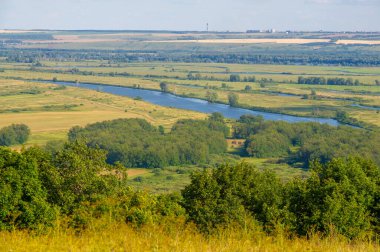 Gün ışığında güzel manzaranın resimsel görüntüsü