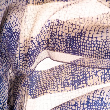 Doku. Geçmişi. Şablon. Piton derisi şeklinde ipek kumaş, lacivert desen, Afrika teması