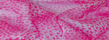 Beyaz-kırmızı renkli ipek kumaş. Tekstil. Özellikleri, daha esnek ve tasarımı daha hafif olduğu için dokuma kumaştan farklıdır. doku