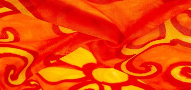 desen ipeği, kumaş kırmızısı arkaplan boyalı sarı çiçekler kumaş desenli çizimler. Parlak sarı çiçekli ve köri renkli çizgili izler avlunun her tarafına yayılmış..