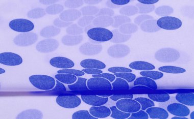  Mavi benekli ipek kumaş. Eğlenceli bir kişiselleştirme ve tasarım oluşturun. Tasarımlar, kartpostallar, posterler ve çizgiler oluştur.