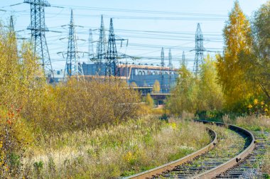 Endüstriyel manzara parlak gün ışığında