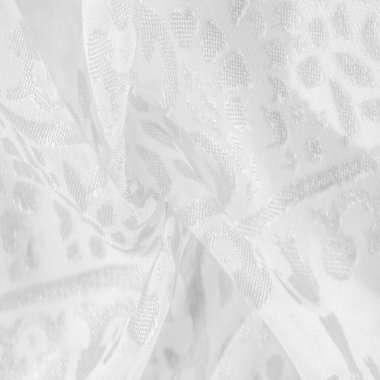 İpek kumaş, kar beyazı kumaş. Beyaz arka planda zarif çiçeklerin gölgeleri, Paisley 'nin fotoğrafı. Doku, desen, koleksiyon