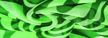 İpek kumaş, yeşil ve beyaz soyut çizgiler. Soyut beyaz ve yeşil desenlerin sihirli formu. Retro modern dekor, tekstil sanatı, tasarım, doku, arkaplan, kalıp