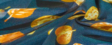 İpek kumaş, mavi ve sarı sonbahar yaprakları. Doku, arkaplan deseni