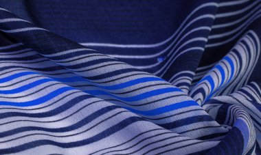 İpek kumaş, mavi arka plan, çizgili beyaz ve mor çizgiler, Meksika teması, Meksika pançosu kostümleri. Desen deseni, koleksiyon,