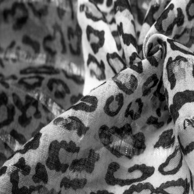 İpek kumaştan siyah beyaz leopar desenli. Leopar desenli hafif ipek senin tasarımına mükemmel uyacak, şık görünüyor ve kaba değil! Doku, arkaplan, desen