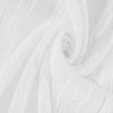 İpek kumaş. Beyaz buruşuk kumaşın dokusu. Beyaz buruşuk, dalgalı yüzey dokusu. Yakın çekim, yumuşak odaklanma. arkaplan, kalıp