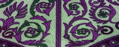 İpek kumaş, kraliyet monogram deseni, kumaşta mavi çelik kahverengi. Tasarımınız Orta Çağ ruhuyla doldurulacak. Desenli arkaplan deseni