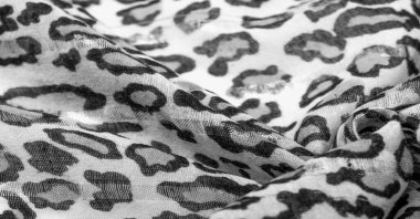 İpek kumaştan siyah beyaz leopar desenli. Leopar desenli hafif ipek senin tasarımına mükemmel uyacak, şık görünüyor ve kaba değil! Doku, arkaplan, desen