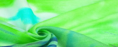 İpek kumaş, yeşil-mavi-sarı ve beyaz çiçekler, yüksek kalite tozlu yeşil tül. Desen deseni, koleksiyon