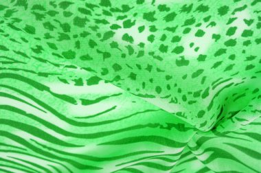 Yeşil-beyaz çizgili ipek kumaş, Afrika tarzı zebra derisi. Tasarımcı için, tasarımın taslağı, dekoratörün çevresi. Arkaplan dokusu koleksiyonu
