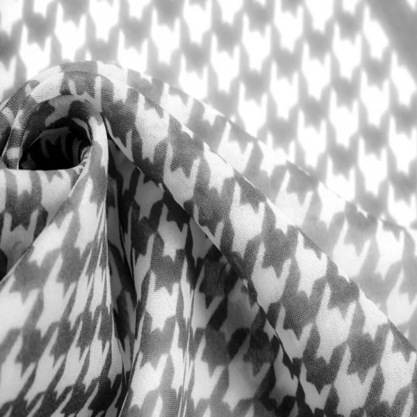 Geometrik Baskılı Parlak Renkli Siyah Beyaz Ipek Şifon Şaşırtıcı Derecede — Stok fotoğraf