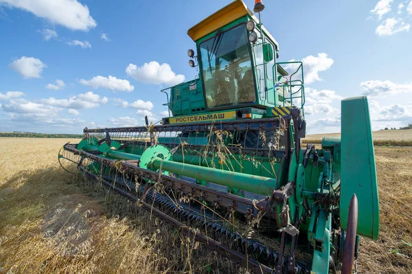 Oogstmachine Prachtige Agrarische Scene — Stockfoto