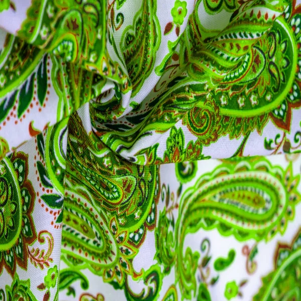 Paisley Zelený Vzor Bílém Pozadí Ačkoli Pinecone Nebo Mandlový Tvar — Stock fotografie