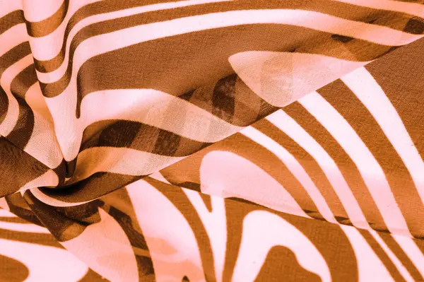 İpek kumaş, kahverengi ve beyaz soyut çizgiler. Soyut kahverengi ve beyaz desenlerin sihirli şekli. Retro modern dekor, tekstil sanatı, tasarım, doku, arkaplan, kalıp