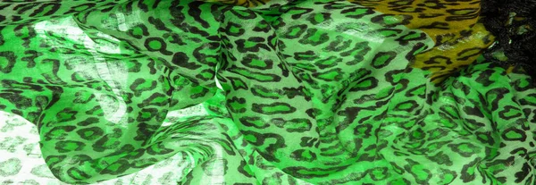 Шелковисто Зеленый Желтый Леопардовым Принтом Леопардовый Шелк Идеально Подходит Вашего — стоковое фото