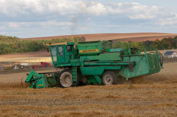 Moissonneuse Dans Belle Scène Agricole — Photo