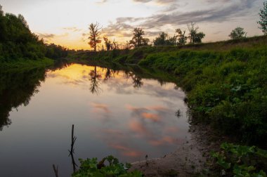 Gün batımında güzel yaz manzarası