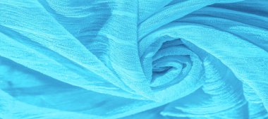 İpek kumaş. Mavi buruşuk kumaş dokusu. Mavi buruşuk, dalgalı yüzey dokusu. Yakın çekim, yumuşak odaklanma. arkaplan, kalıp