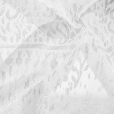 İpek kumaş, kar beyazı kumaş. Beyaz arka planda zarif çiçeklerin gölgeleri, Paisley 'nin fotoğrafı. Doku, desen, koleksiyon