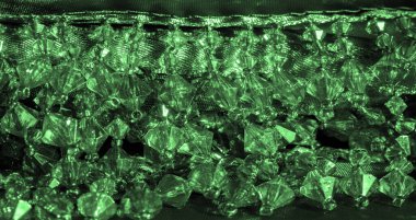 Yeşil cam boncuklarla süslenmiş, boncuklarla süslenmiş, tasarım kartı, arkaplan dokusu.