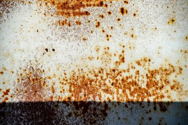 Metal üstüne pas. Doku, arka plan, desen. Demir su ve oksijenle temas ettiğinde paslanır. Deniz suyu veya tuz spreyi gibi tuz varsa, demir daha hızlı paslanma eğilimindedir..