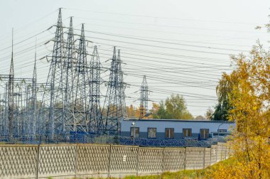 Endüstriyel manzara parlak gün ışığında