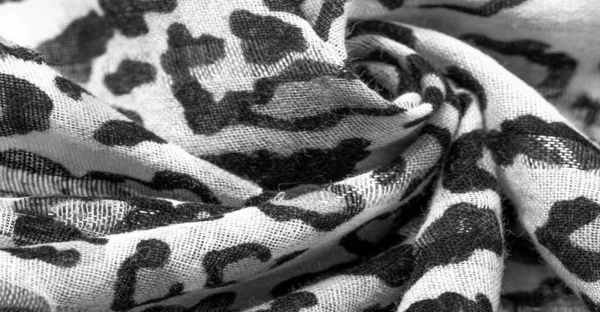 Pek Kumaştan Siyah Beyaz Leopar Desenli Leopar Desenli Hafif Ipek — Stok fotoğraf