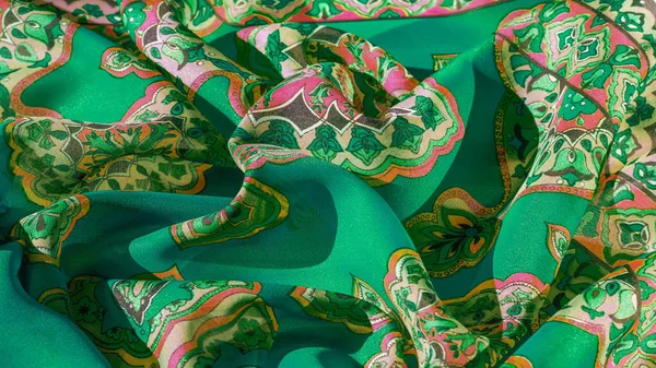 Разноцветная Шелковая Ткань Узором Узоров Зеленом Фоне Королевский Узор Версальские — стоковое фото