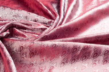 doku dantel. iyi bir açık kumaş, pamuk veya ipek, genellikle birini döngü, büküm veya desenleri iplik örgü tarafından yapılan ve özellikle hazır giyim süsleme için kullanılan.