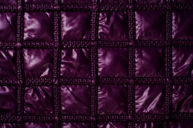 doku dantel. iyi bir açık kumaş, pamuk veya ipek, genellikle birini döngü, büküm veya desenleri iplik örgü tarafından yapılan ve özellikle hazır giyim süsleme için kullanılan.