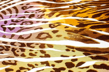 doku dantel. iyi bir açık kumaş, pamuk veya ipek, genellikle birini döngü, büküm veya desenleri iplik örgü tarafından yapılan ve özellikle hazır giyim süsleme için kullanılan.