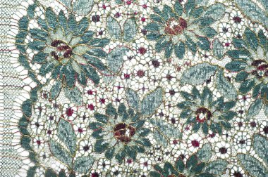 doku dantel. iyi bir açık kumaş, pamuk veya ipek, genellikle birini döngü, büküm veya desenleri iplik örgü tarafından yapılan ve özellikle hazır giyim süsleme için kullanılan.