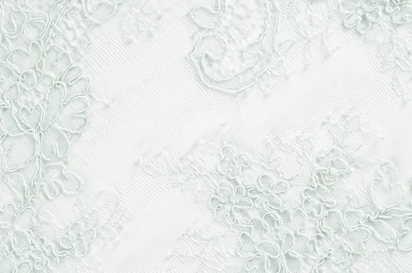 doku dantel. iyi bir açık kumaş, pamuk veya ipek, genellikle birini döngü, büküm veya desenleri iplik örgü tarafından yapılan ve özellikle hazır giyim süsleme için kullanılan.