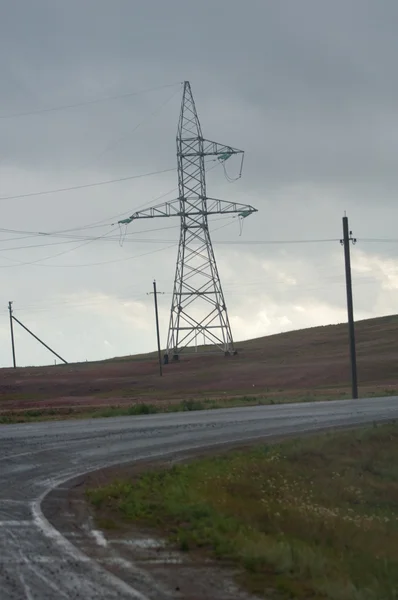Энергетические Полюса Пост Высокого Напряжения Высоковольтная Башня Фон Неба Зацепил — стоковое фото