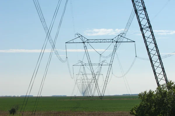 Pólos Energia Poste Alta Tensão Torre Alta Tensão Céu Fundo — Fotografia de Stock