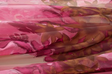 Pembe kumaş çiçek işlemeli. doku. Stüdyo fotoğrafı